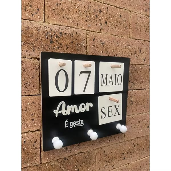 📅 Calendário Decorativo Parede com Porta-Chaves - 3 Cores
