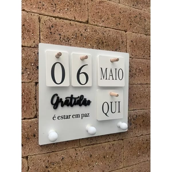 📅 Calendário Decorativo Parede com Porta-Chaves - 3 Cores